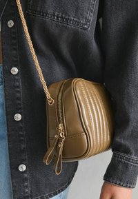 Next Geantă crossbody - khaki green