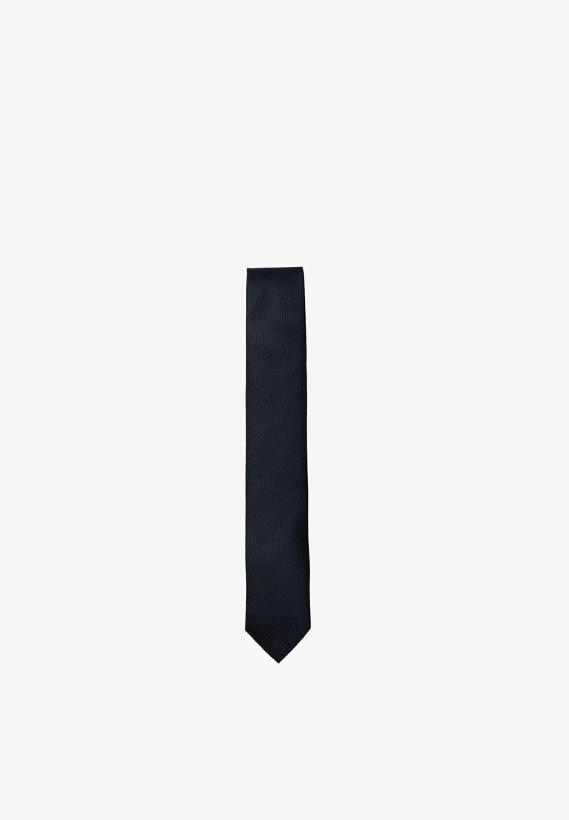 Cravate noire unie avec une pointe pointue, présentée à plat sur un fond blanc.