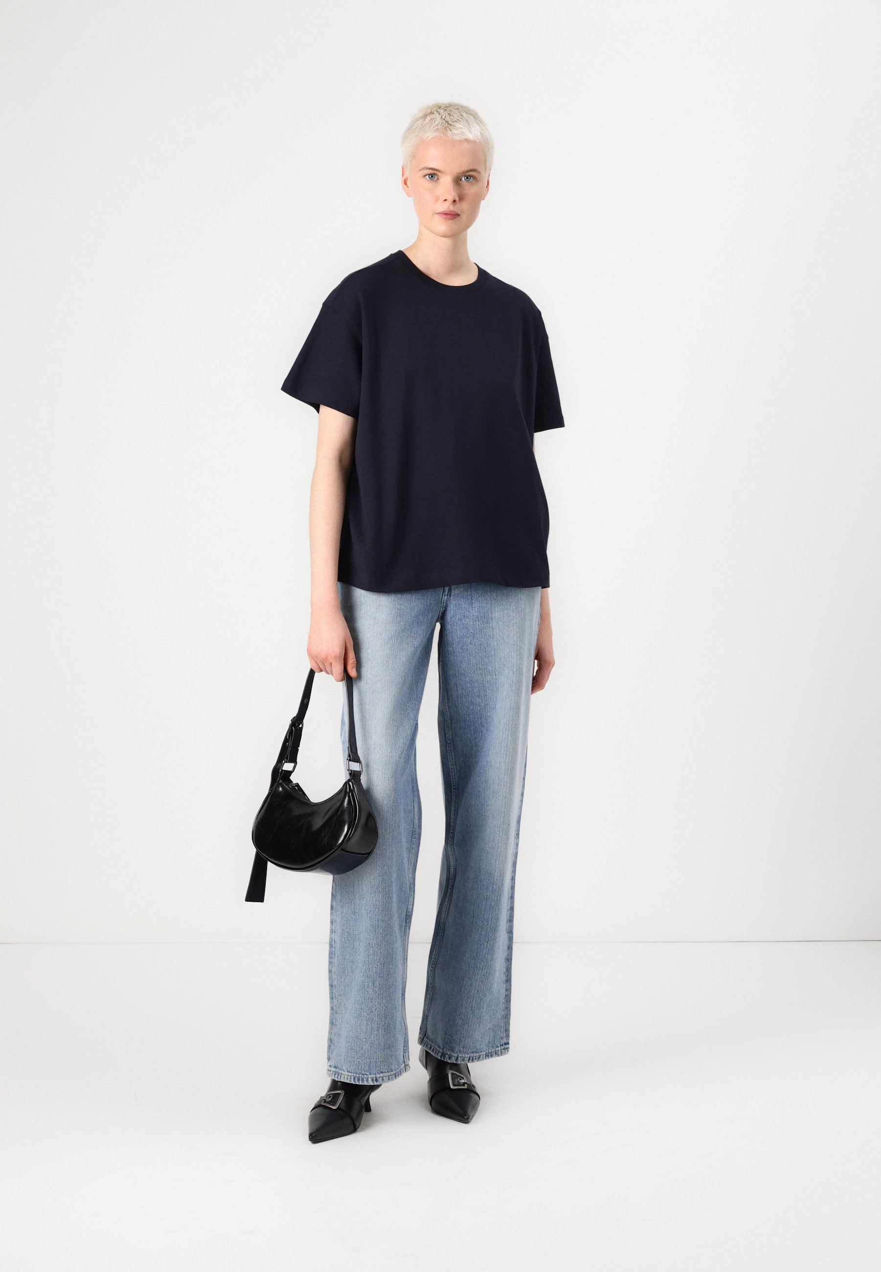 売れ筋商品|||ウィークデイ Tシャツ レディース トップス DANYA BOXY - Basic T-shirt - dark blue Weekday DANYA BOXY - Basic T-shirt - dark blue - Zalando
