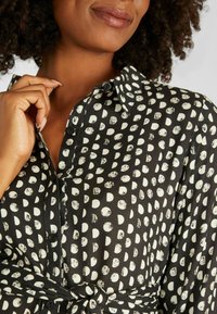 JoJo Maman Bébé SPOT PRINT WITH TIE  - Rochie tip cămașă - black