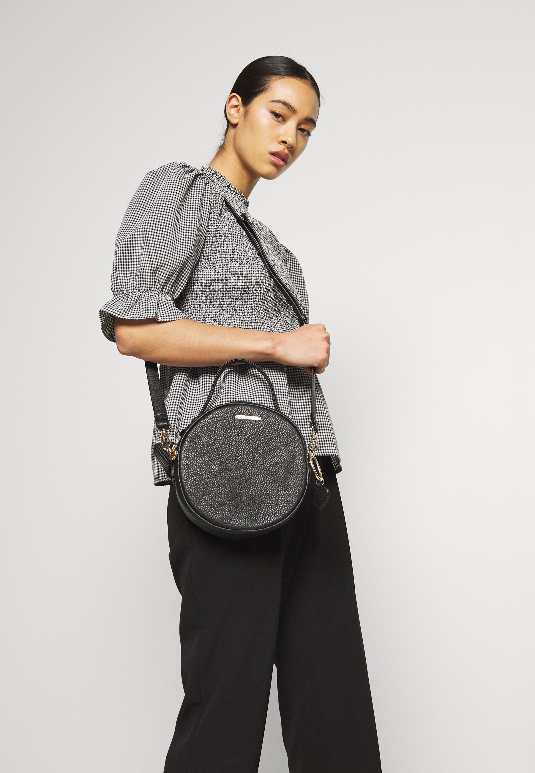 Fabienne Chapot ROUNDY BAG Håndveske black Zalando.no Fabienne Chapot ROUNDY BAG Håndveske black Zalando.no