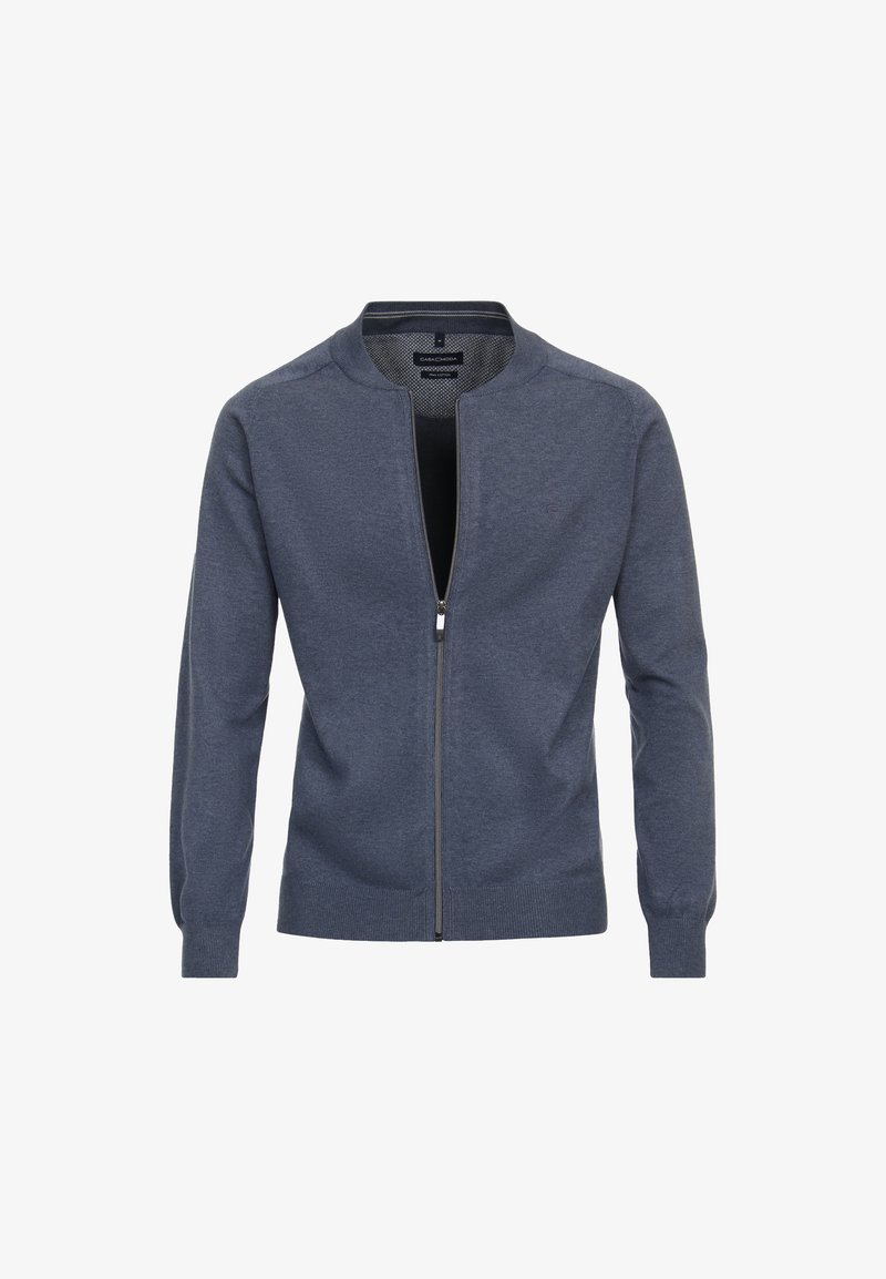 Cardigan zippé bleu avec un col rond, texture tricotée, manches longues et finition lisse. Présente une fermeture éclair à l'avant.