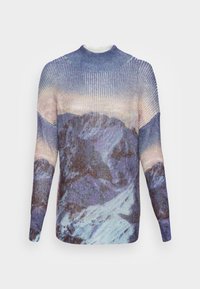 Pull en tricot côtelé à manches longues avec imprimé paysage montagnard dans des teintes de bleu, violet et beige clair, doté d'un col montant.