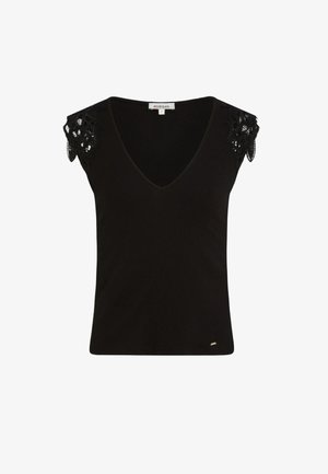 Top nero senza maniche con scollo a V, dettagli in pizzo floreale sulle spalle e una piccola targhetta metallica con il logo vicino all'orlo.