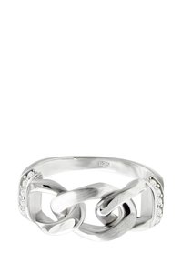 Anneau en argent avec des maillons entrelacés. Présente des textures lisses et brossées, orné de petites pierres claires sur un côté. Marqué "925" pour l'argent sterling.