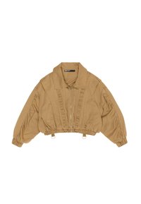 Giacca corta color sabbia con zip, parte anteriore arricciata e polsini elastici. Il colletto è largo, aggiungendo un tocco di stile al design.