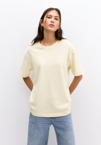 PULL&BEAR Jednoduché tričko - beige