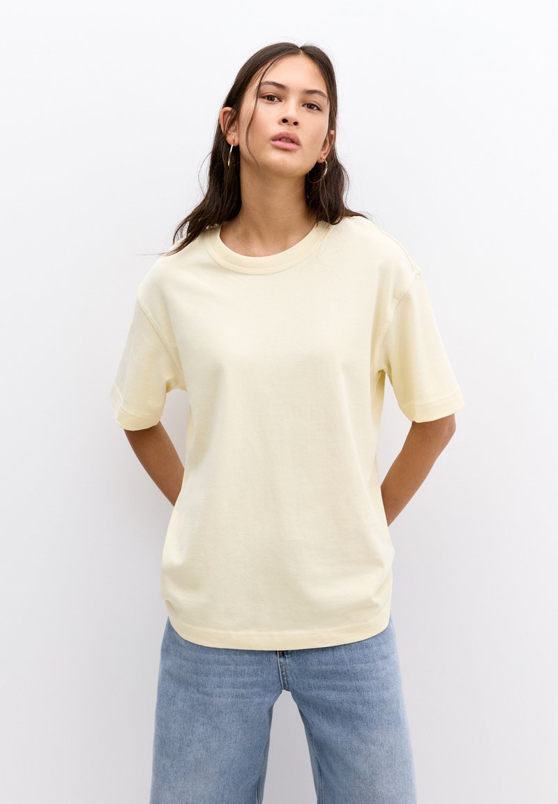 PULL&BEAR Jednoduché tričko - beige
