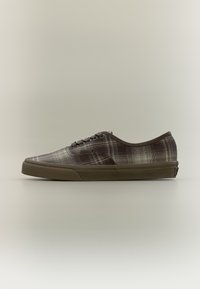 Неизбран, brown