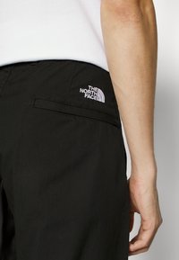 The North Face HERITAGE LOOSE PANT - Auduma bikses - black