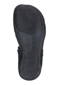 Semelle de chaussure noire à enfiler avec surface en caoutchouc texturé, forme robuste et côtés renforcés. Présente un contour lisse et un matériel minimal.
