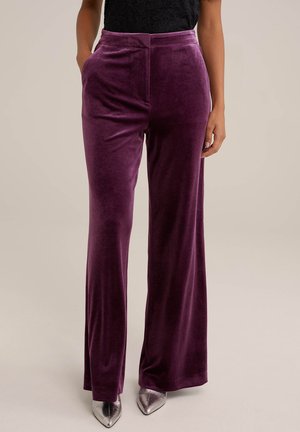 Pantalones de terciopelo de pierna ancha en púrpura oscuro, con una textura suave, bolsillos laterales y una cinturilla ajustada para un ajuste estructurado.