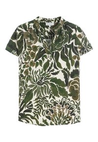 Blouse à manches courtes en tissu léger, présentant un imprimé de feuilles vertes et brunes sur fond blanc. Design à col en V avec une coupe décontractée.