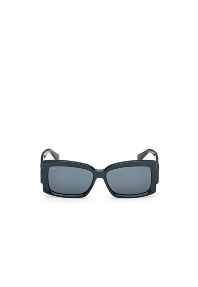 Svarta rektangulära solglasögon med grå linser, kraftig båge och subtilt varumärke på vänster sida. Släthet och plastmaterial, djärv design.