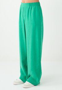 Unausgewählt, green