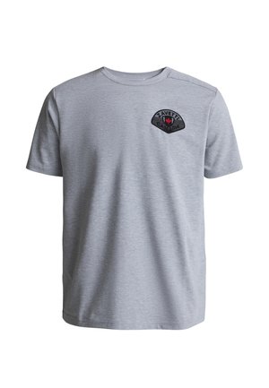 Lichtgrijs T-shirt met korte mouwen, een ronde hals en een klein zwart-rood Zavetta Canada-logo op de linkerborst.