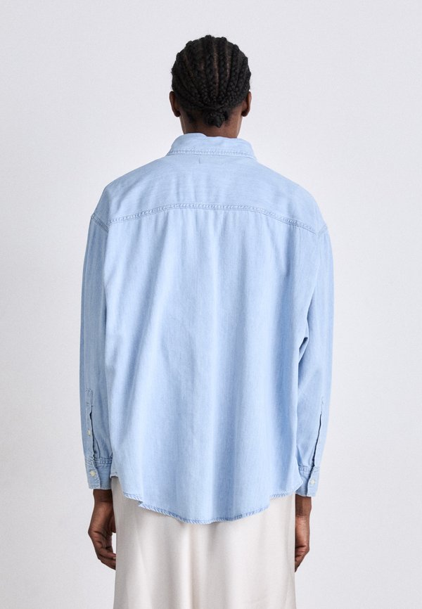 OVERSIZED - Button-down blouse - denim light2