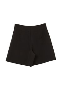 Shorts noirs ajustés avec une texture lisse, une coupe droite et deux poches à l'avant. Dotés d'une fermeture éclair à l'arrière.