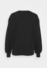 Sweatshirt noir surdimensionné avec un col rond, de longues manches ballon et des poignets et un ourlet côtelés, fabriqué à partir d'un tissu doux et texturé.