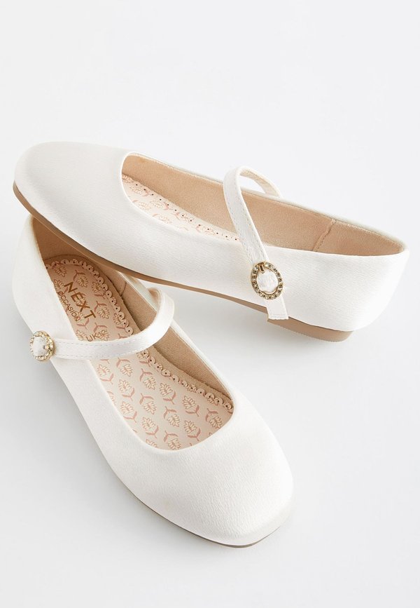 OCCASION WIDE FIT – Riemchenballerina – ivory satin stain resistant bridesmaid