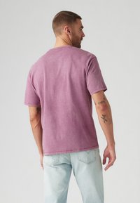 Levi's® RED TAB™ VINTAGE TEE - T-shirts basic - purple gumdrop