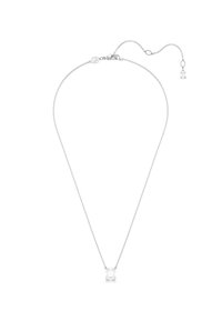 Collana con catena in argento che presenta un pendente rettangolare in pietra trasparente con superficie sfaccettata e sottili montature a griffes. Include una chiusura regolabile.