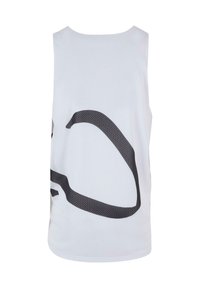 Top sportiv fără mâneci, de culoare albă, realizat dintr-un material mesh, având pe spate un design abstract mare de culoare neagră.