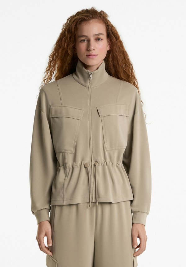 SOFT TOUCH WITH POCKETS - Sweatjacke