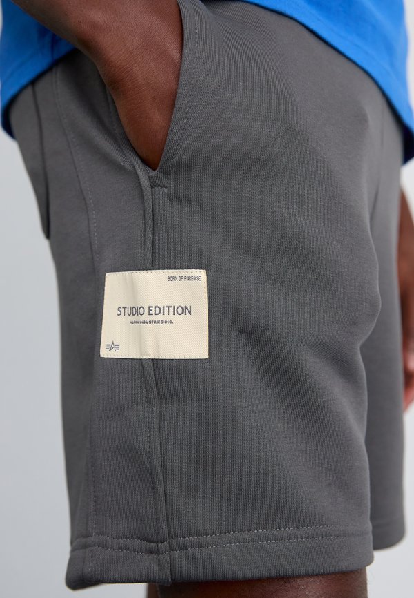 STUDIO EDITION - Shorts2