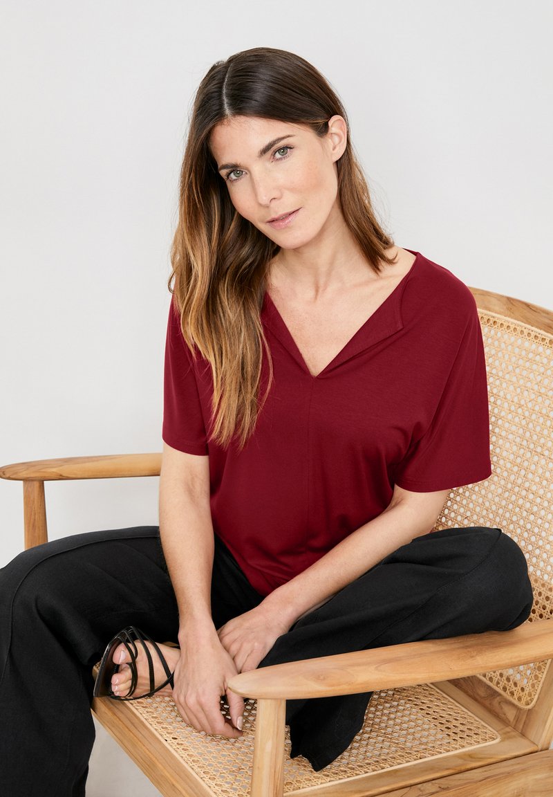 Damen T-Shirts | Gerry Weber 1/2 ARM T-Shirt basic dark cherry/dunkelrot - UV12609 Damen T-Shirts | Gerry Weber 1/2 ARM T-Shirt basic dark cherry/dunkelrot - UV12609