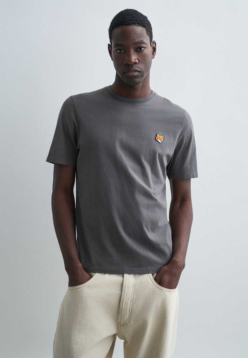 Maison Kitsuné FOX HEAD REGULAR TEE - Paprasti marškinėliai - charcoal