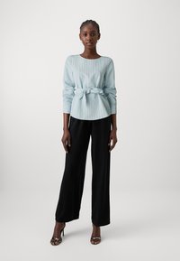 Vero Moda VMELINA BELT - Blúzka - nantucket breeze/white