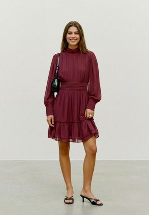 Vero Moda, DRESS AWBIRDIA SHORT DRESS - Robe de jour - biking red