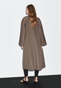 Massimo Dutti LONG - Classic coat - brown