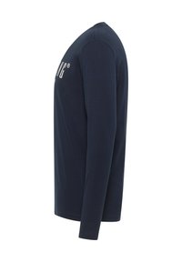 Sötétkék, hosszú ujjú póló, pamutból készült, kerek nyakkivágással és nyomott logóval az elején, sima textúrájú és laza szabású.