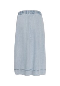 Vaaleansininen farkuhame midi-pituudella, jossa on joustava vyötärö ja yksinkertainen sauman yksityiskohtaus helmassa, esitetty valkoista taustaa vasten.