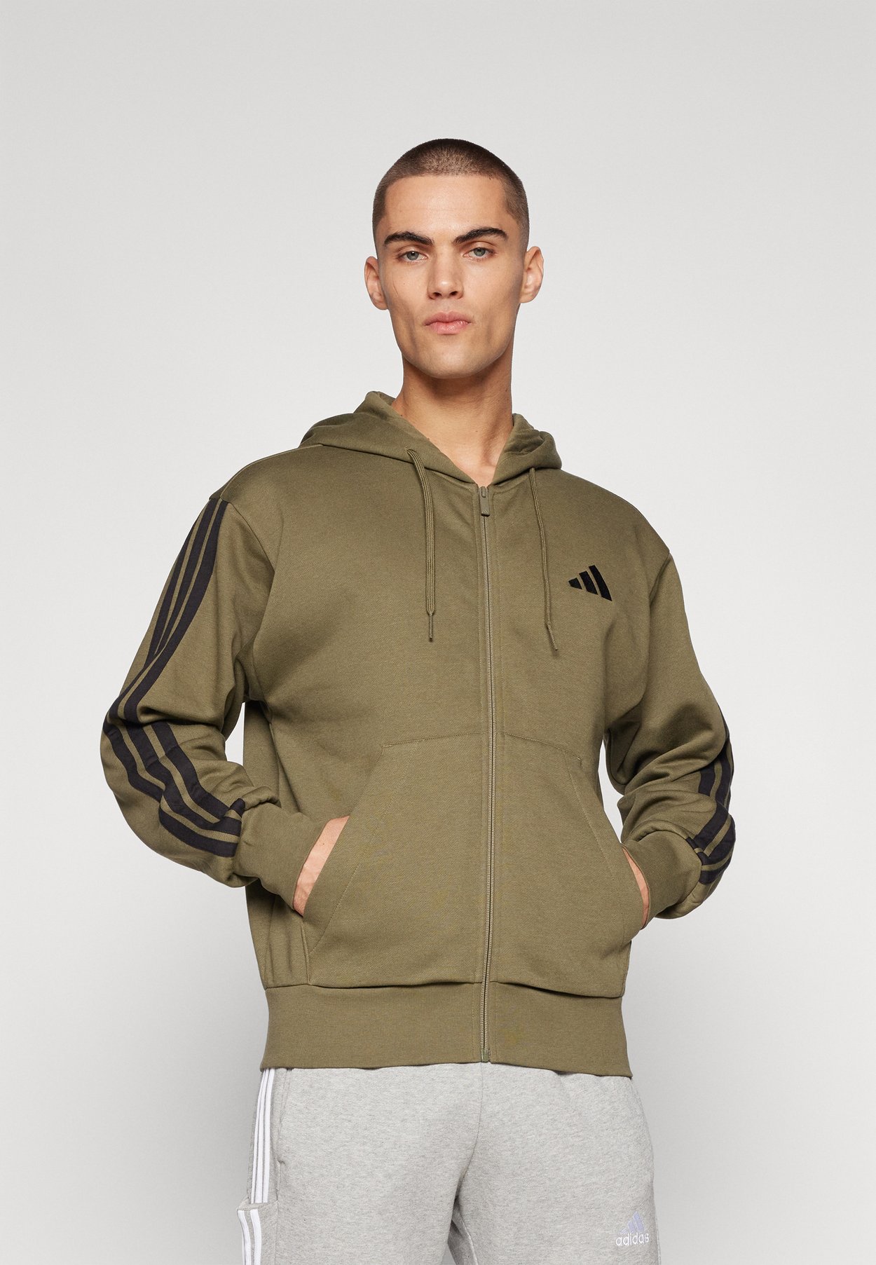 ESSENTIALS THREE STRIPES FLEECE