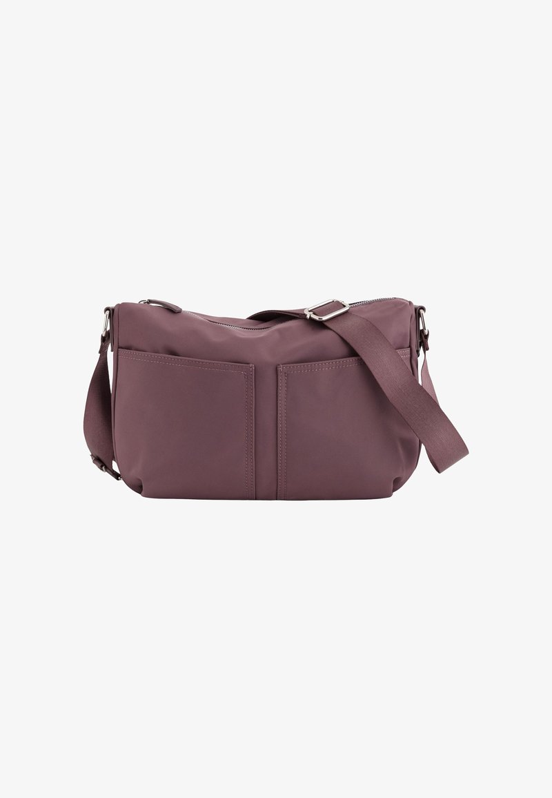 Lilla nylon crossbody taske med lynlås, som har to frontlommer, en flad rem og diskret syninger.