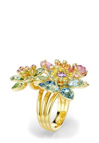 Anello in oro con motivi floreali multicolori, dotato di gemme nei colori rosa, giallo, verde e blu; dettagli intricati sui petali e sulla fascia.