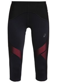 Leggins atléticos negros con paneles de acento rojos, con un diseño ajustado y textura suave. Incluye detalle de logo cerca de la cadera.