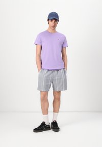Tommy Jeans SLIM TEE - T-shirt - bas - purple