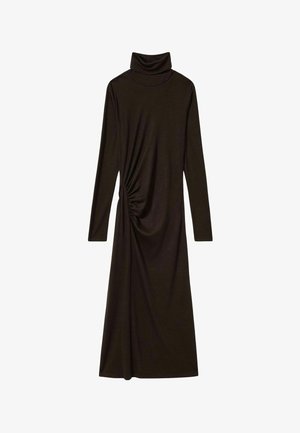 Ruskea, pitkähihainen mekko, jossa on korkeakauluksinen pääntie, sivustoilla rypytetty yksityiskohta tekstuuria varten ja liehuva siluetti.