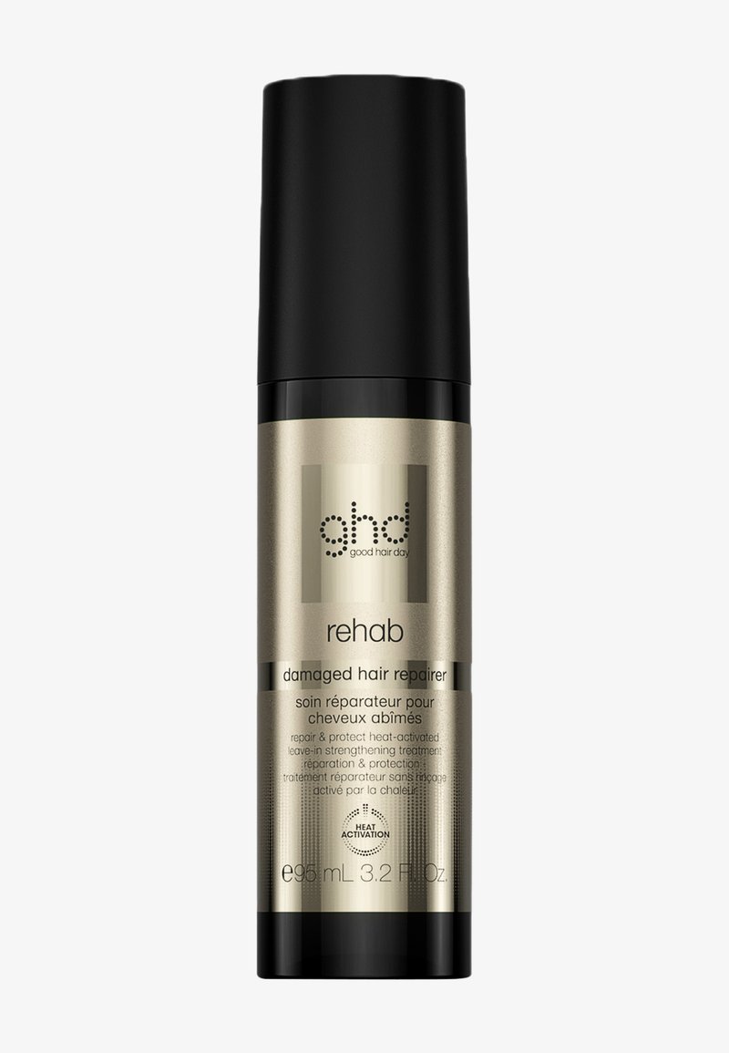 Flacon de spray réparateur pour cheveux abîmés ghd rehab avec capuchon noir, étiquette beige et volume de 95 ml, pour traitement renforçant sans rinçage activé par la chaleur.