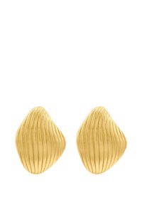 Orecchini color oro con un design testurizzato simile a una conchiglia, caratterizzati da superfici curve e rigate e una finitura liscia e lucida.