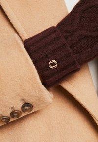 Lipsy COSY CABLE - Sõrmkindad - red