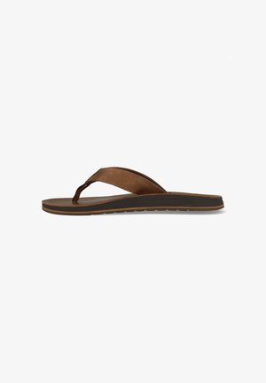Bruine leren teenslipper met een gestructureerde band en een platte zool. Heeft een contrasterende donker rubberen buitenzool met een geribbeld patroon voor grip.