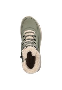 Groene, gestructureerde upper sneaker met een zachte crèmekleurige voering, grijze veters en een zijrits voor gemakkelijke toegang. Gebogen zoolontwerp.