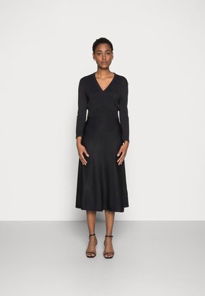 ESSENTIAL - Sukienka dzianinowa - black