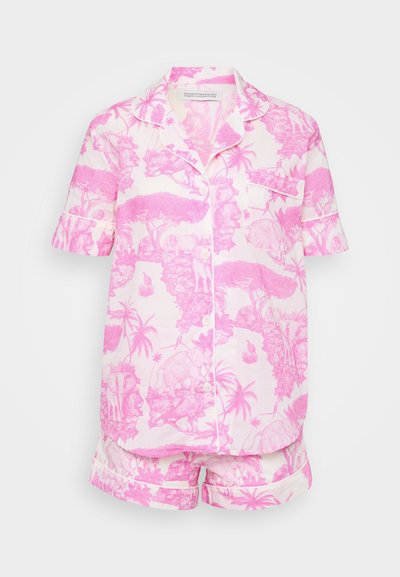 Rövid ujjú, rózsaszín és fehér pizsama szett trópusi állatmintázattal. Az ing galléros, gombos záródású, elülső zsebes; hozzáillő rövidnadrág.