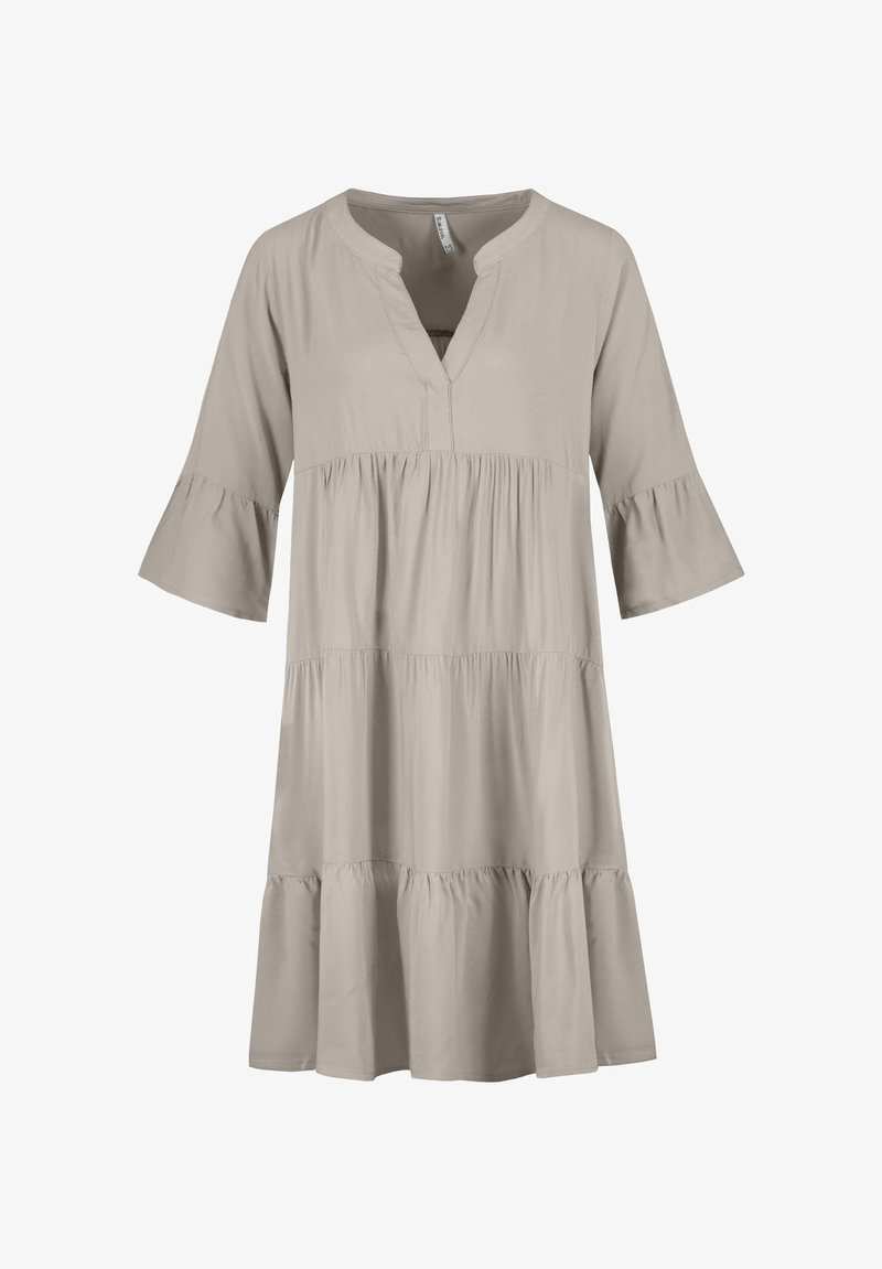 Hellbeiges Kleid mit V-Ausschnitt, dreiviertellangen Rüschensäumen und gestuftem Design. Aus weichem Stoff, knielang mit ausgestelltem Saum.